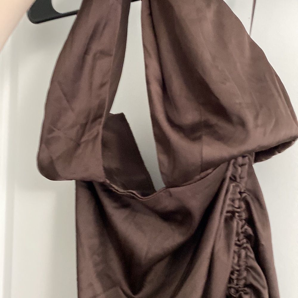 Showpo AMELLIA HALTER NECK CUT OUT MINI DRESS CHOCOLATE SATIN Size 6 NWT - Picture 3 of 10